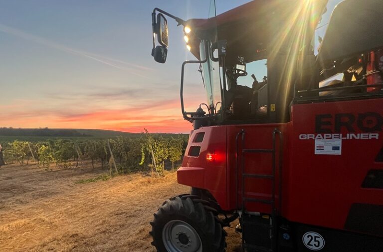 Kombajn za berbu grožđa ERO