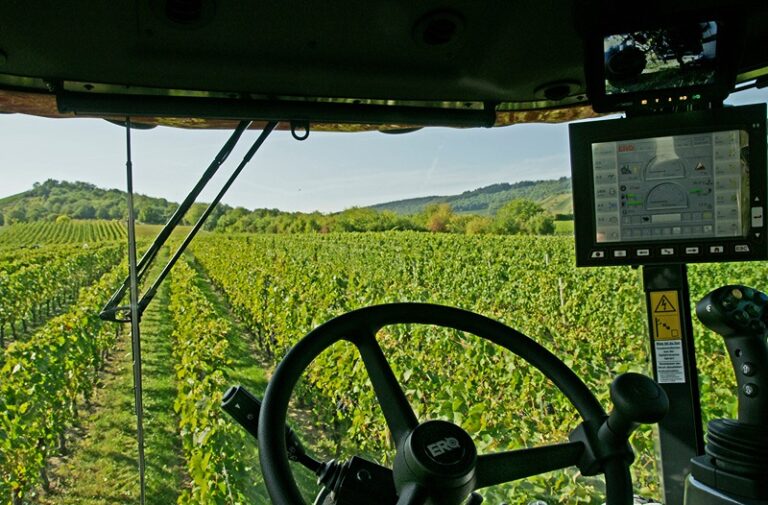 Kombajn za berbu grožđa ERO