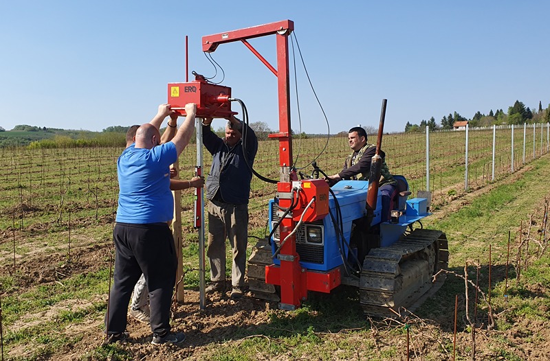 Vibracioni pobijač stubova ERO
