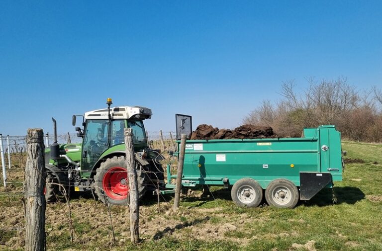Vinogradarski i voćarski rasturivač stajnjaka RINK