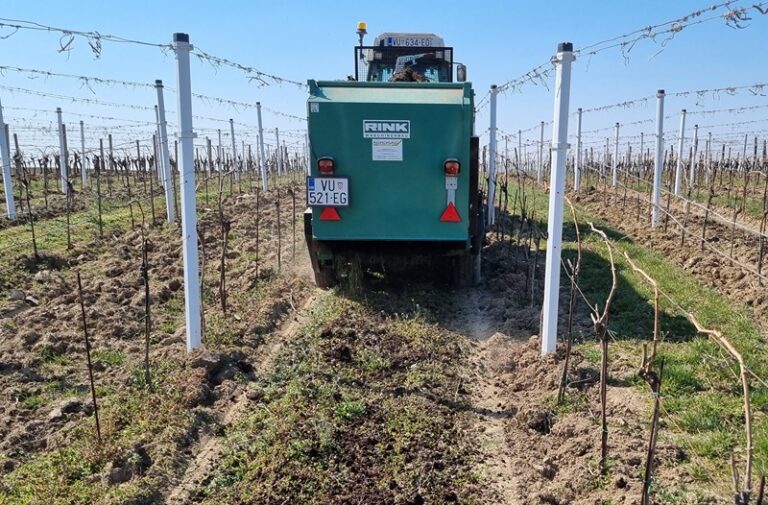 Vinogradarski i voćarski rasturivač stajnjaka RINK