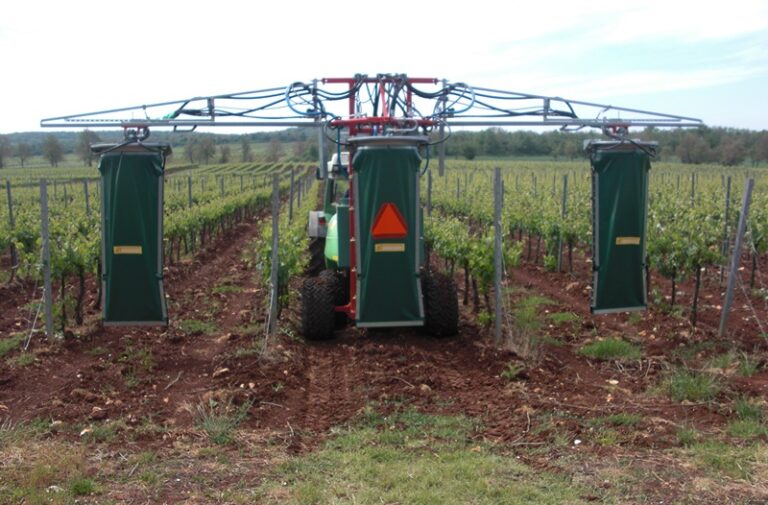 Vinogradarski i voćarski Munckhof vučeni troredi atomizer