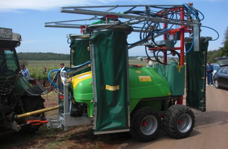 Vinogradarski i voćarski Munckhof vučeni troredi atomizer