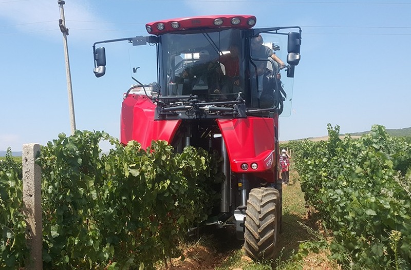 Kombajn za berbu grožđa ERO