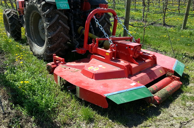 Vinogradarska i voćarska kosačica Humus